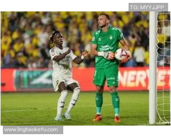 佩德里拼抢维尼修斯球衣遭黄牌皇马反击精彩瞬间回顾